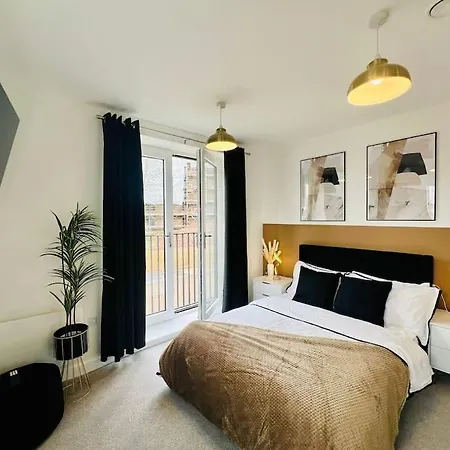 Hessian Lounge -wyndale- 2br W/parking